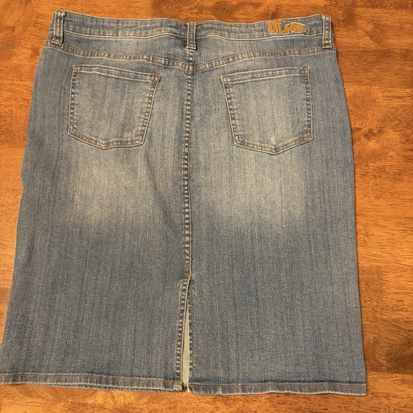 KUT FROM THE KLOTH Womens Size 12 Medium Wash Stretch Denim Knee Length Skirt - Picture 2 of 8